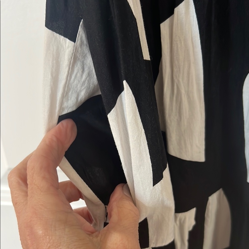 Casual Black and White Maxi Sundress with Crew Neck - Picture 4 of 5